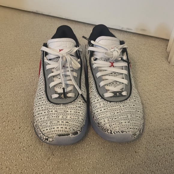 Nike Lebron next gen athletic shoes size 8 - Picture 2 of 8